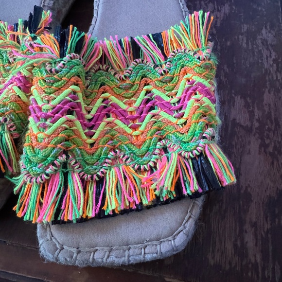 Size 39 L’idea by Lori colorful woven and rope slides with fringe - Picture 5 of 10